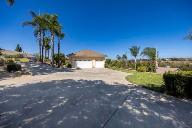 1221 Palomares Ct., Fallbrook, CA 92028