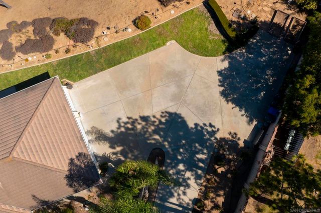 1221 Palomares Ct., Fallbrook, CA 92028