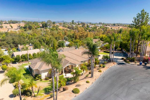 1221 Palomares Ct., Fallbrook, CA 92028