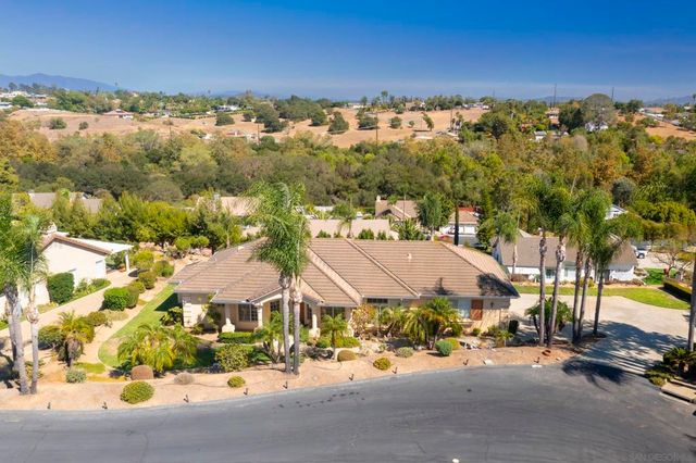 1221 Palomares Ct., Fallbrook, CA 92028