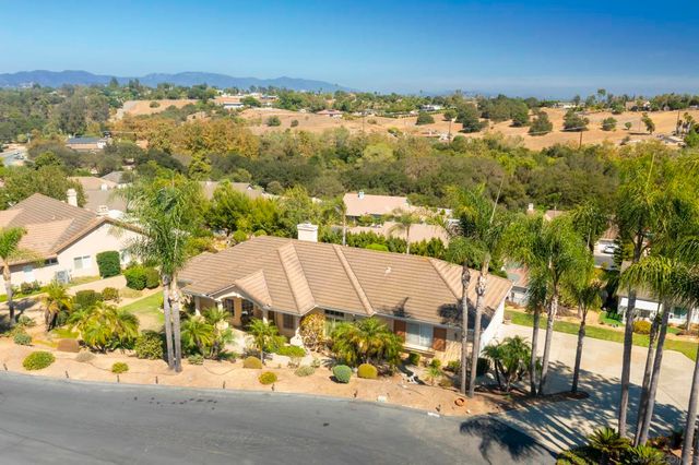 1221 Palomares Ct., Fallbrook, CA 92028