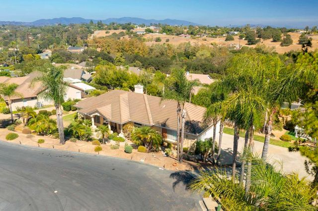 1221 Palomares Ct., Fallbrook, CA 92028