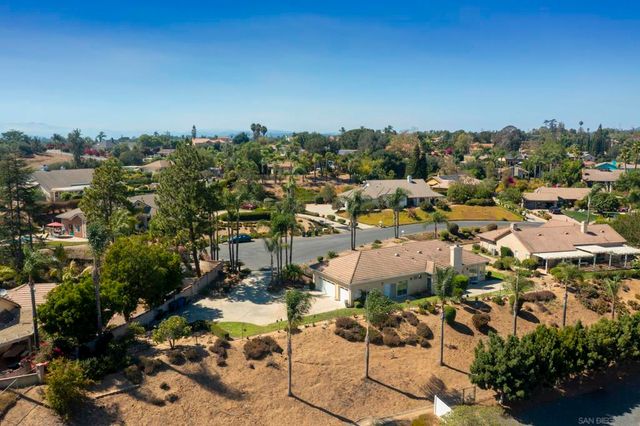 1221 Palomares Ct., Fallbrook, CA 92028