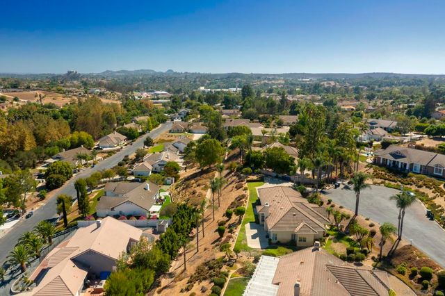 1221 Palomares Ct., Fallbrook, CA 92028