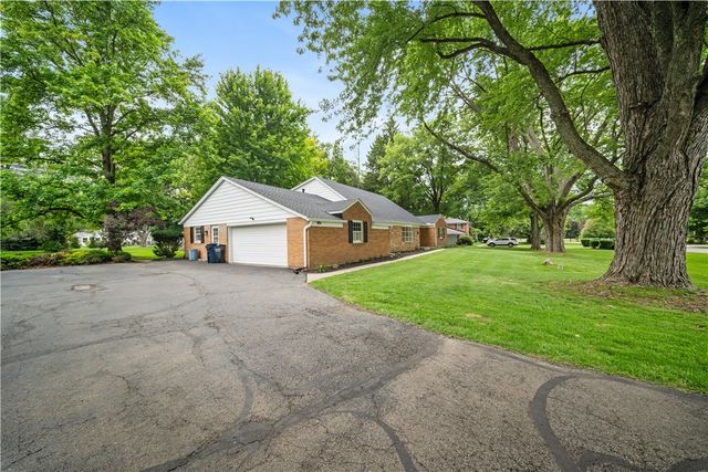 2196 Merrimont Drive, Troy, OH 45373