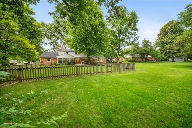2196 Merrimont Drive, Troy, OH 45373