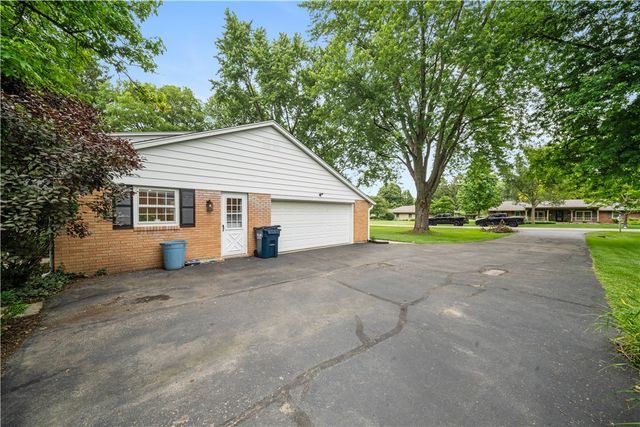 2196 Merrimont Drive, Troy, OH 45373