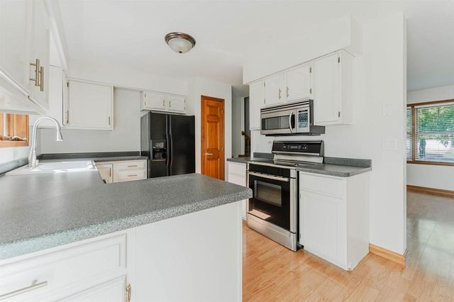 992 HONEY CREEK ROAD, Oshkosh, WI 54904