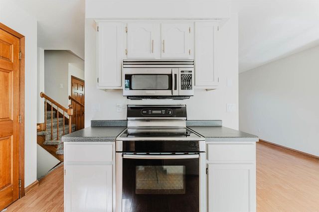 992 HONEY CREEK ROAD, Oshkosh, WI 54904