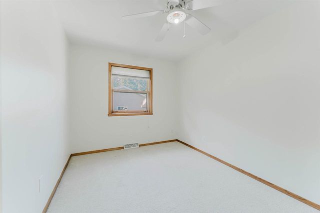 992 HONEY CREEK ROAD, Oshkosh, WI 54904
