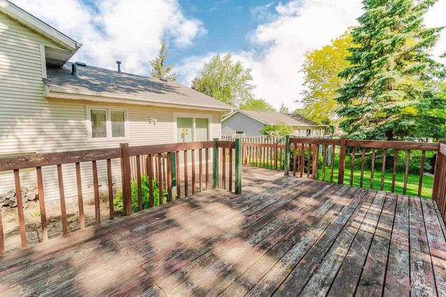 992 HONEY CREEK ROAD, Oshkosh, WI 54904