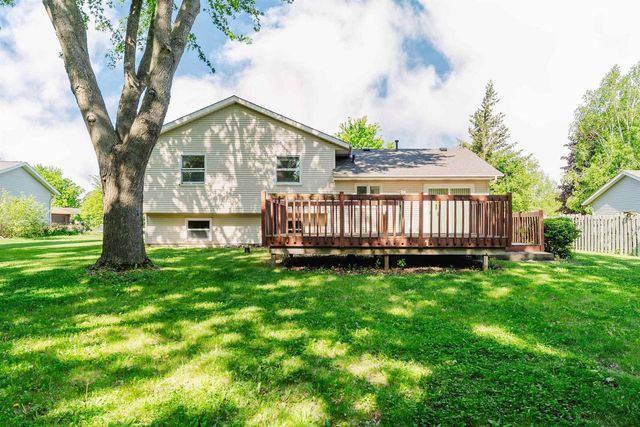 992 HONEY CREEK ROAD, Oshkosh, WI 54904