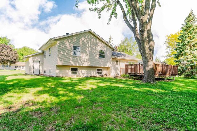 992 HONEY CREEK ROAD, Oshkosh, WI 54904
