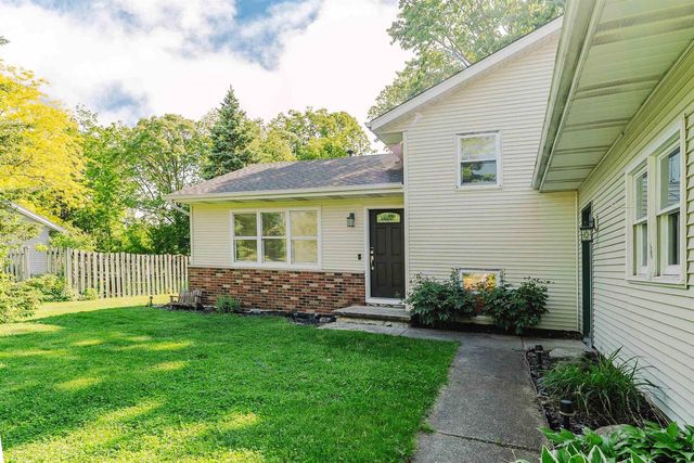 992 HONEY CREEK ROAD, Oshkosh, WI 54904