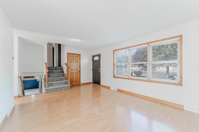 992 HONEY CREEK ROAD, Oshkosh, WI 54904