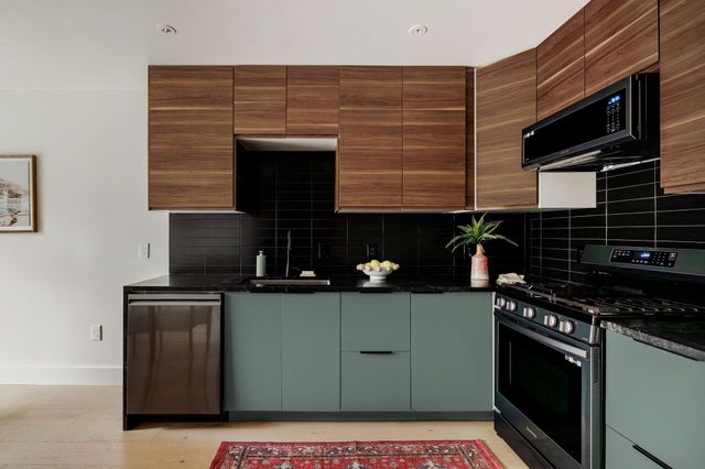 2220 E Stassney LN B, Austin, TX 78744