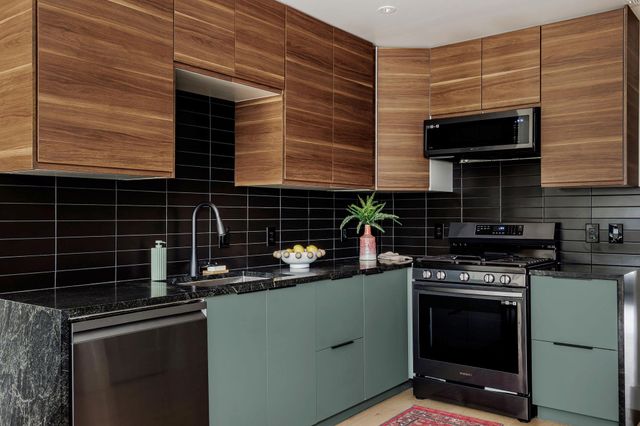 2220 E Stassney LN B, Austin, TX 78744