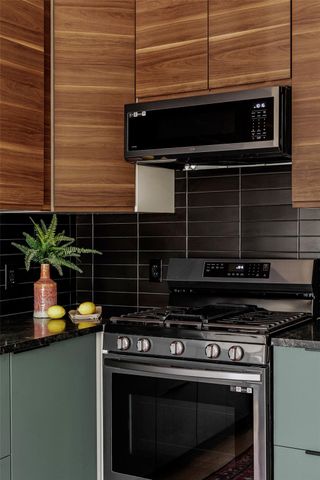 2220 E Stassney LN B, Austin, TX 78744