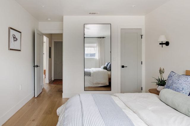 2220 E Stassney LN B, Austin, TX 78744