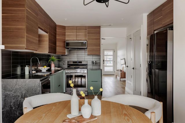 2220 E Stassney LN B, Austin, TX 78744