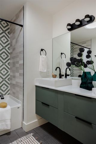 2220 E Stassney LN B, Austin, TX 78744