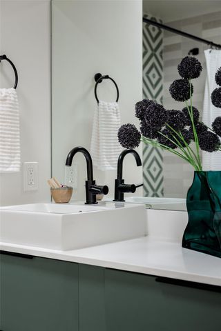 2220 E Stassney LN B, Austin, TX 78744