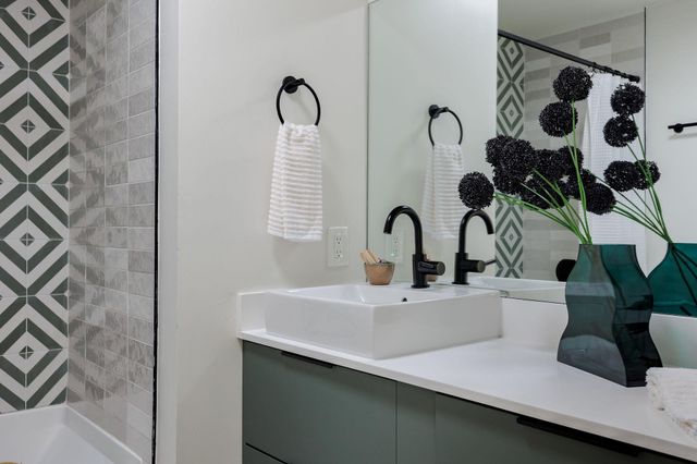 2220 E Stassney LN B, Austin, TX 78744