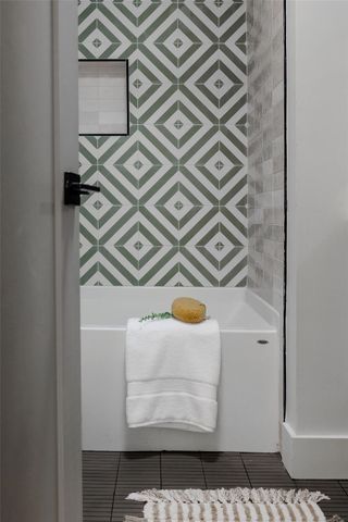 2220 E Stassney LN B, Austin, TX 78744