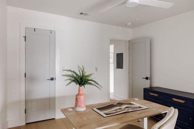 2220 E Stassney LN B, Austin, TX 78744