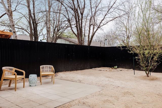 2220 E Stassney LN B, Austin, TX 78744