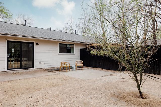 2220 E Stassney LN B, Austin, TX 78744