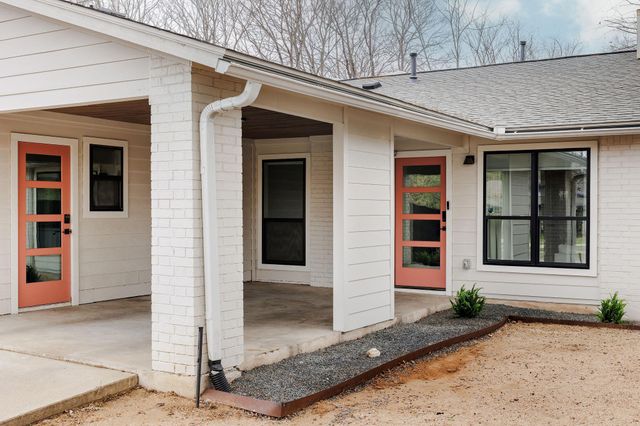 2220 E Stassney LN B, Austin, TX 78744