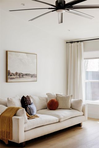 2220 E Stassney LN B, Austin, TX 78744