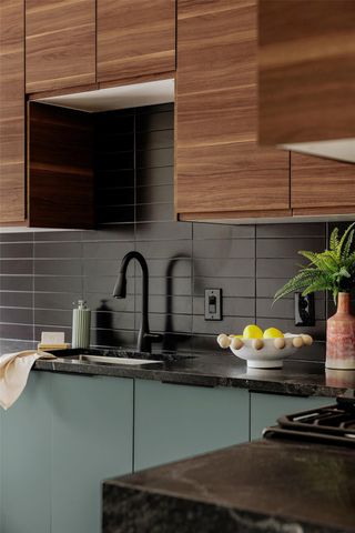 2220 E Stassney LN B, Austin, TX 78744