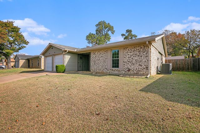 1417 Warren Lane, Fort Worth, TX 76112