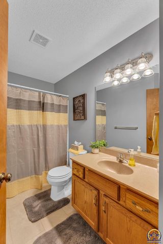 3509 SW Westport DR, Topeka, KS 66614