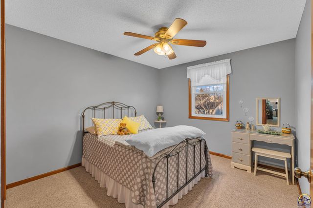 3509 SW Westport DR, Topeka, KS 66614