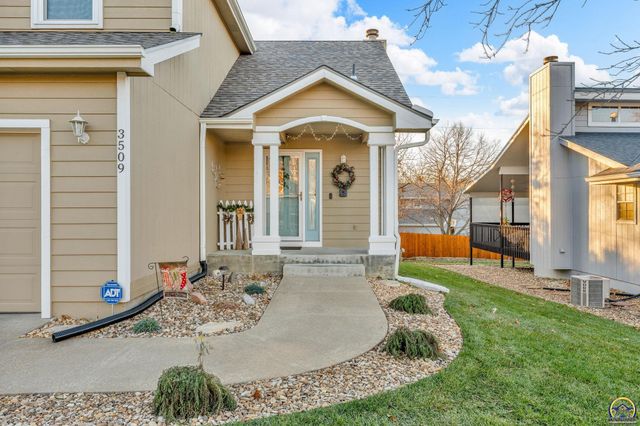 3509 SW Westport DR, Topeka, KS 66614