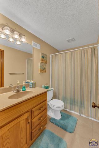 3509 SW Westport DR, Topeka, KS 66614