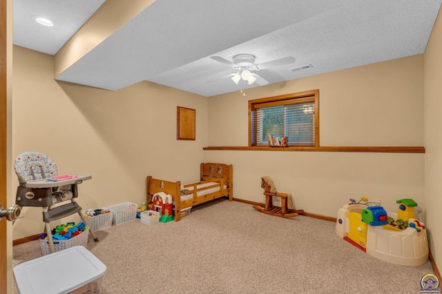 3509 SW Westport DR, Topeka, KS 66614