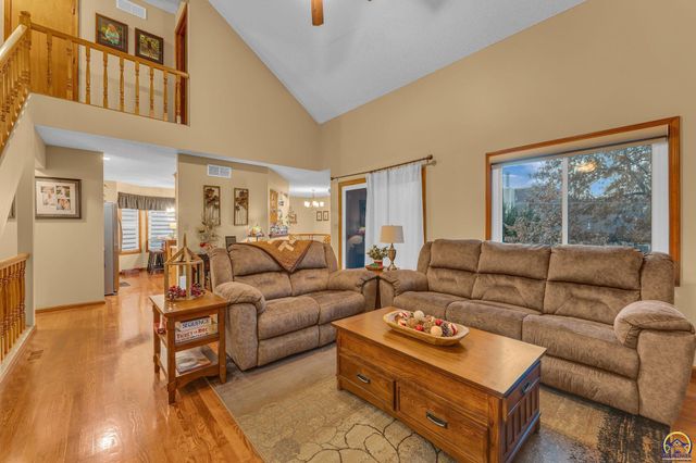 3509 SW Westport DR, Topeka, KS 66614