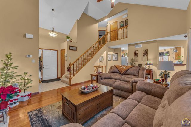 3509 SW Westport DR, Topeka, KS 66614