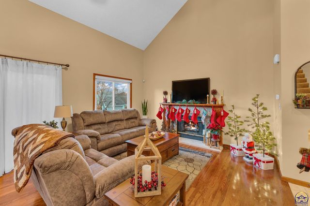 3509 SW Westport DR, Topeka, KS 66614