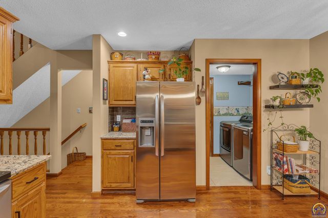 3509 SW Westport DR, Topeka, KS 66614