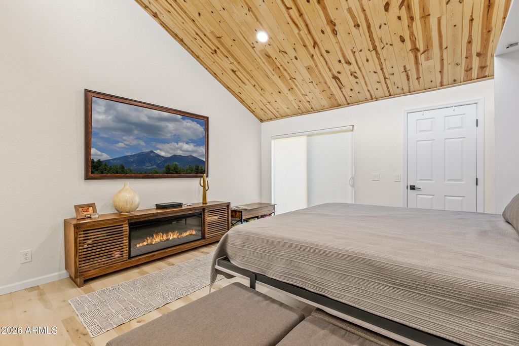 Image 12 of property listing at 17980 S WALAPAI Road B2, Munds Park, AZ 86017