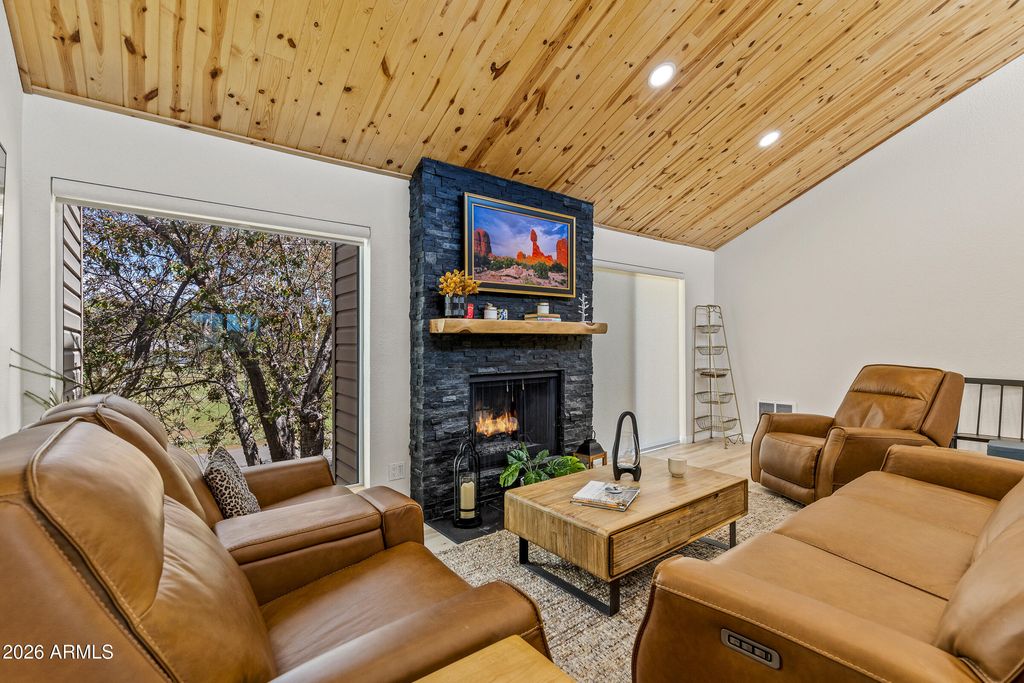 Image 4 of property listing at 17980 S WALAPAI Road B2, Munds Park, AZ 86017