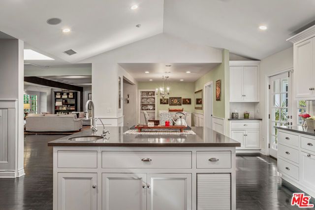 4537 Agnes Avenue, Valley Village, CA 91607