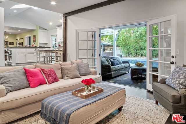 4537 Agnes Avenue, Valley Village, CA 91607