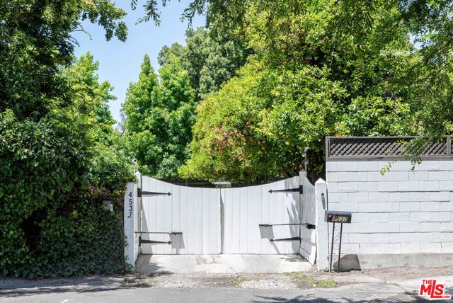 4537 Agnes Avenue, Valley Village, CA 91607