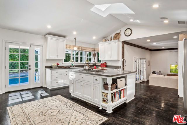 4537 Agnes Avenue, Valley Village, CA 91607